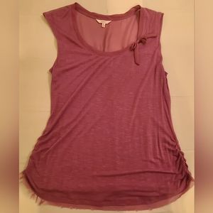 Candie's purple top w/ mesh back, ruched sides & bow detail size XLarge